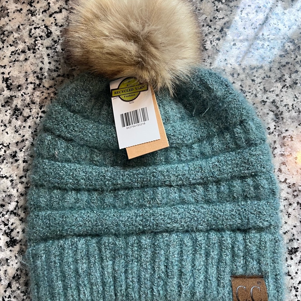 CLOVER & COMPANY Co. | Classic Pom Hat